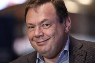 Российский миллиардер Михаил Фридман попросил правительство Испании помочь ему со снятием санкций ЕС, сообщает газета El Mundo