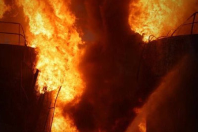 Кадры масштабного пожара в Чернигове после утреннего удара