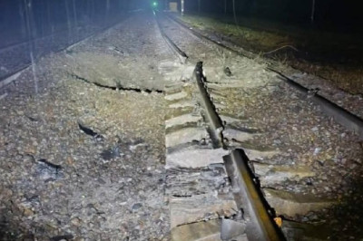 Ночью нанесены удары по объектам ж/д энергетике в Черниговском Нежине: исчезло электричество и остановились поезда