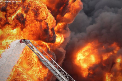 Огненный ад в черниговских Прилуках: после атаки полыхает нефтебаза