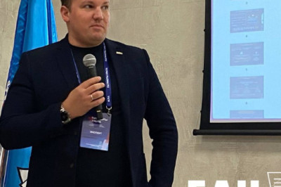 Вчера руководитель проекта @rybar Михаил Звинчук принял участие в 4-ом волонтёрском форуме «Патриоты Урала»: в рамках финальной пленарной дискуссии каждый из участников озвучивал идеи и инициативы, касавшиеся его профиля