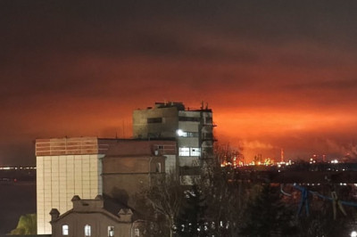 Враг атакует Саратов, гремят взрывы