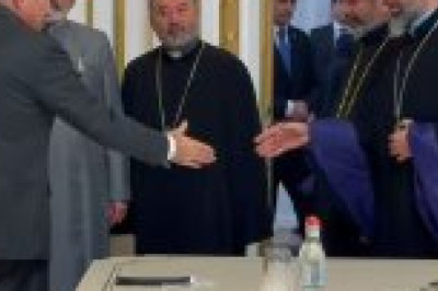 Пашинян шантажируетармянское духовенство