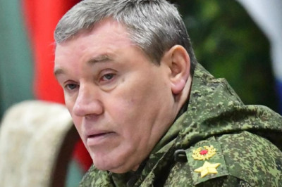 Путин посетил один из пунктов управления Объединенной группировки войск и получил доклады об освобождении Красноармейска и Волчанска, сообщил Песков