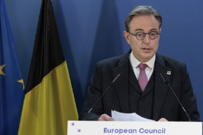 Евросоюз избежал хаоса и раскола когда отказался использовать замороженные российские активы, — премьер-министр Бельгии Барт де Вевер