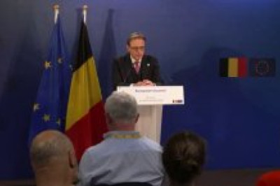 Премьер Бельгии, который отказался выдавать замороженные российские активы, пошутил, что у него есть дача в России"Сейчас мне нужно ехать на свою дачу в Санкт-Петербург, где мой сосед — Депардье, а через дорогу — Асад