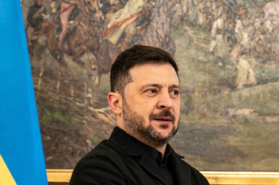 Переговоры ради переговоровЗачем Зеленскому очередной визит в СШАОчередной раунд американо-украинских контактов подаётся как «движение к миру»: Владимир Зеленский везёт в США обновлённый «план урегулирования», западные СМИ рассуждают о компромиссах, а евр