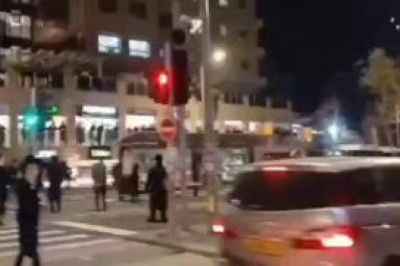 Неизвестный на автобусе сбил протестующих ультраортодоксальных иудеев в центре Иерусалима