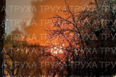 Стрельба, взрывы и пожар в Киеве: после атаки пылает объект врага