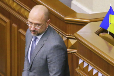 Рада поддержала отставку Дениса Шмыгаля с должности министра обороны, пишет "Страна"