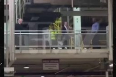 «Пошёл на х!» - работник Ford обозвал Трампа защитником педофилов, а президент показал ему средний палец и послал