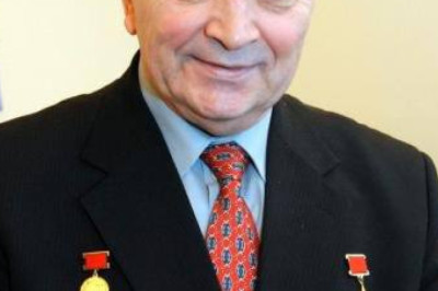 «Человек государственного масштаба»: в Москве открыли выставку к 90-летию Виталия Догужиева