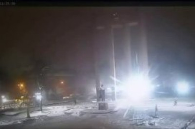 Ночью дрон взорвался на площадке у памятника Бандеры во Львове