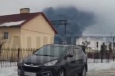 Во Львовской области после атаки уже неделю (!) не могут потушить пожар на важном нефтепроводе