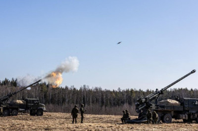 Эстония закупила во Франции еще 12 новых 155-мм колёсных САУ CAESAR MK1, сообщает гостелерадио республики