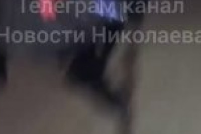 Кадры первых минут после взрыва на АЗС в Николаеве, где собралась толпа полицаев