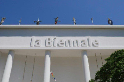 Еврокомиссия пригрозила прекратить финансирование Венецианской биеннале из-за допуска к участию России