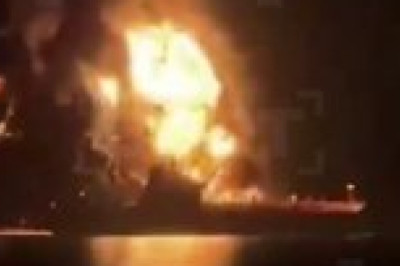 В порту Басры после прилёта ракеты взорвался нефтяной танкер