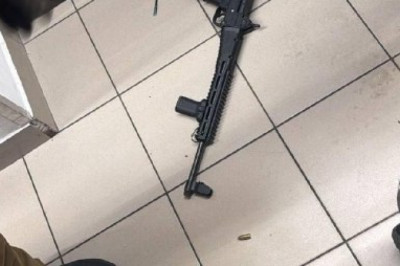 Появилось кадры из захваченного супермаркета в Киеве  Нападавший размахивает оружием и угрожает заложникам